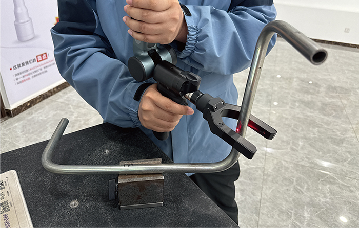 Detection of bending accuracy for mechanically processed bent pipes